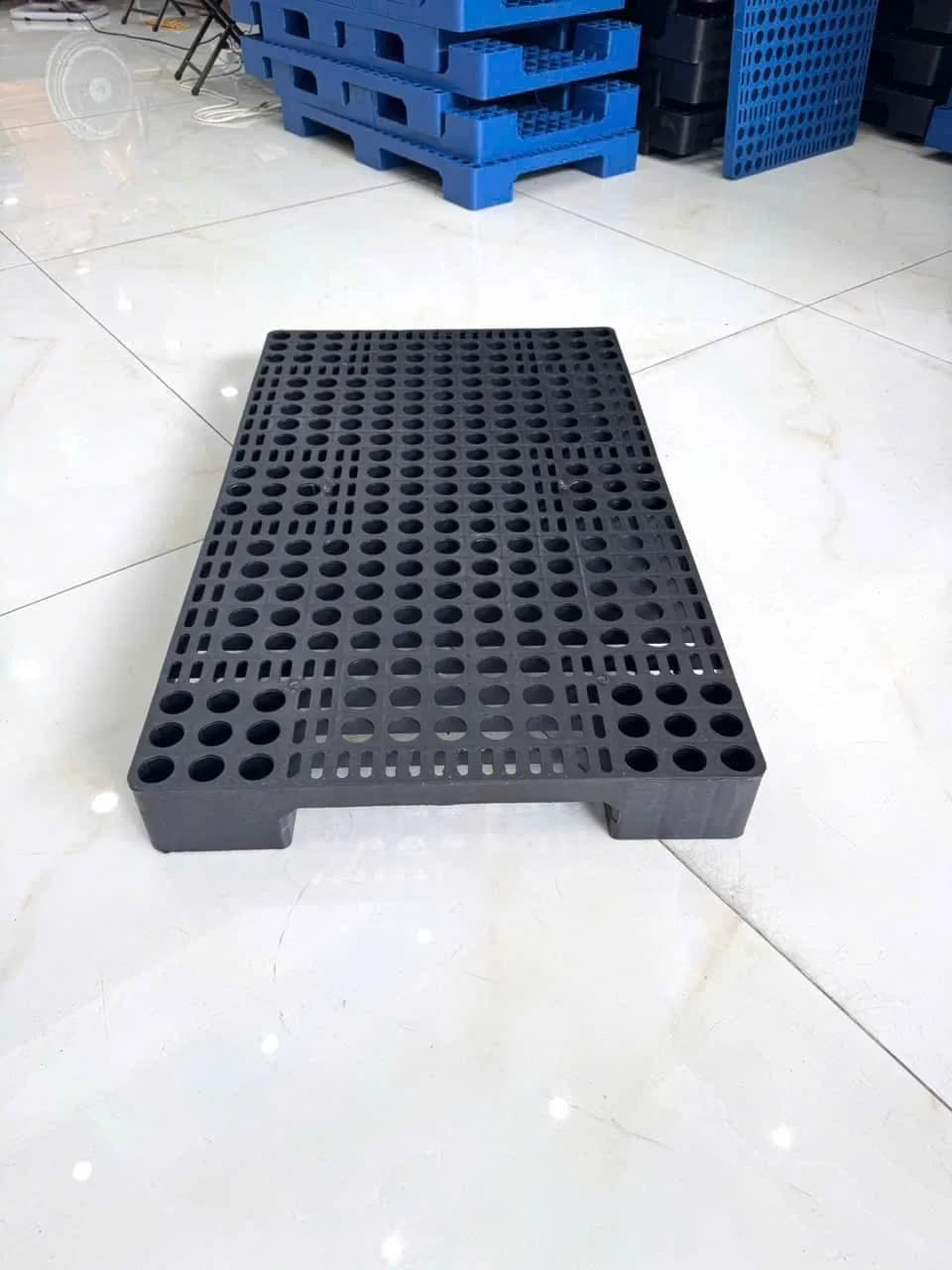Pallet Nhựa Có Chân Mặt Lỗ-5