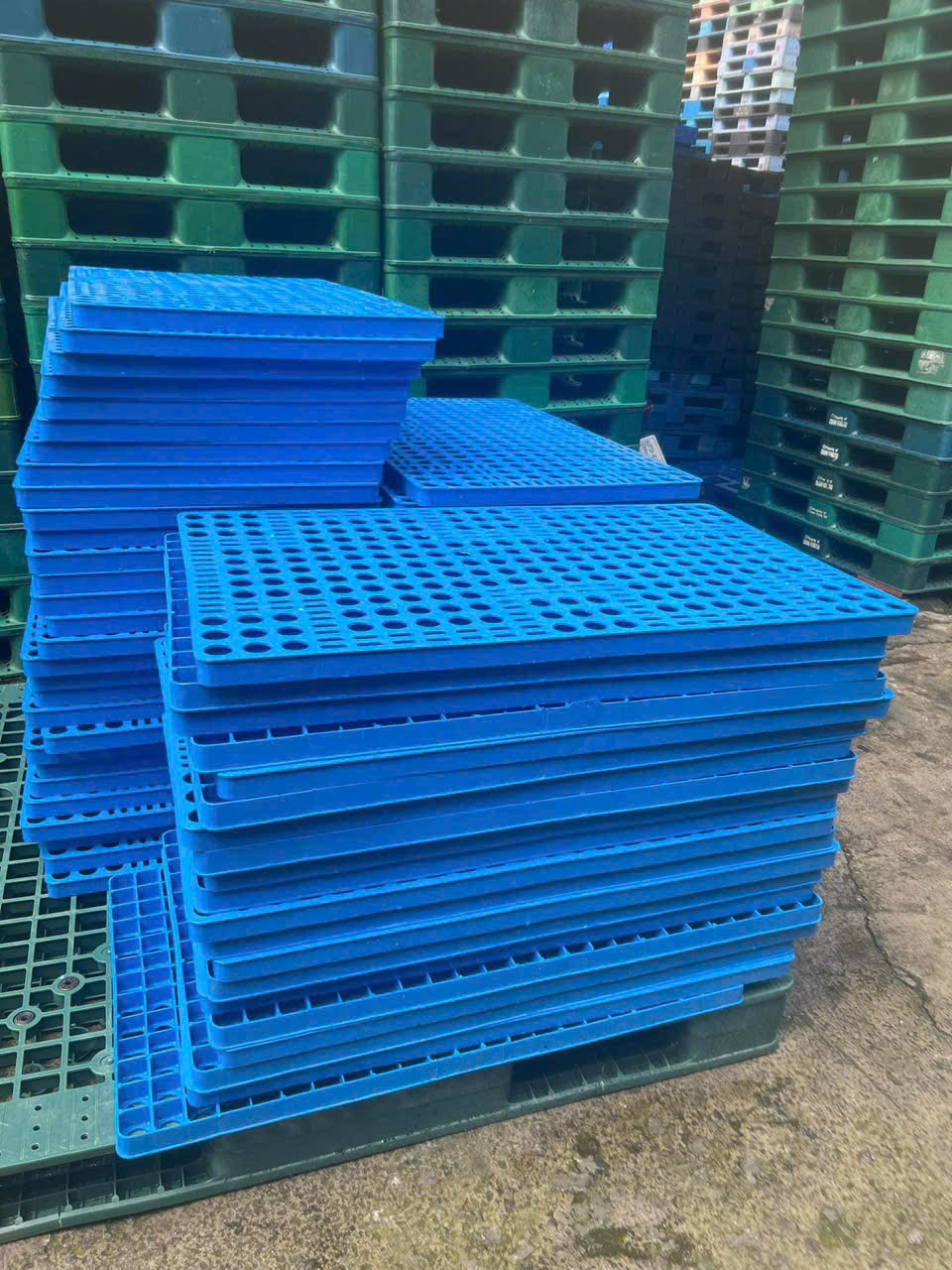 Pallet lót sàn kê hàng - Giải pháp tối ưu cho kho bãi và vận chuyển